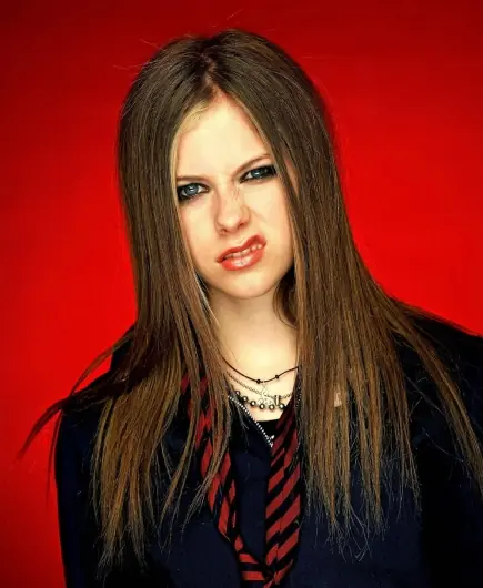 [Teoria] Avril Lavigne murio en el 2003 - Rlvl5