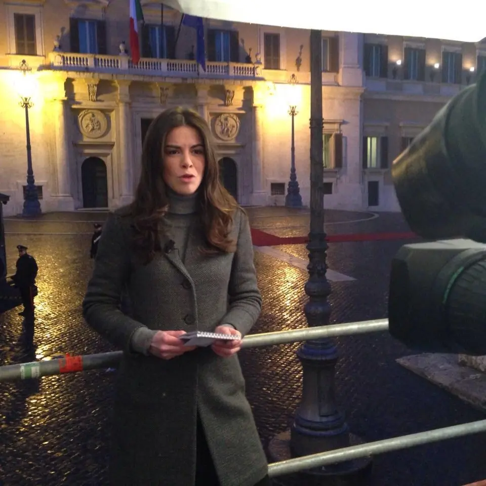 El descuido al aire de una conductora italiana de Tv