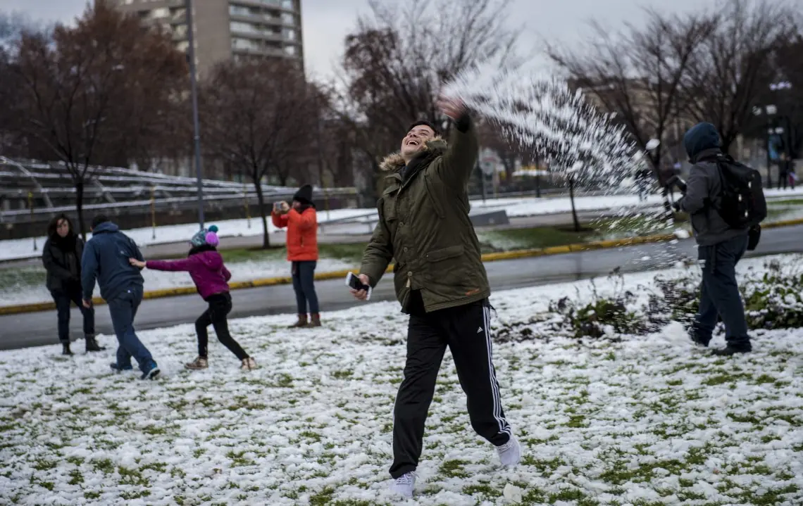 Una impresionante nevada en Santiago cautivó a los chilenos Una impresionante nevada en Santiago cautivó a los chilenos