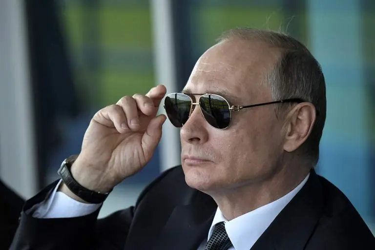 ‘Putin toma baños de sangre para potenciar su virilidad’