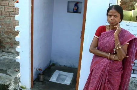 Como son los baños en la India? Hacen en la calle
