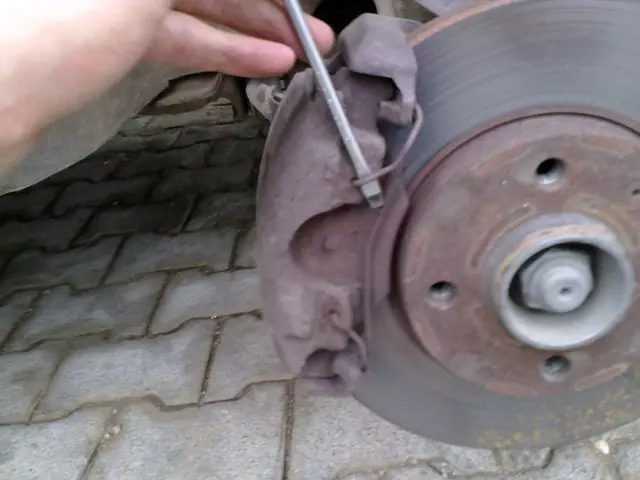 Cambiando balatas (frenos) al automovil