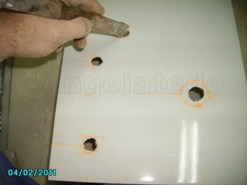 Cómo hacer agujeros en azulejos, para tomas de agua