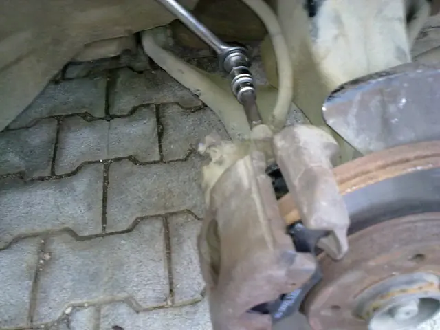 Cambiando balatas (frenos) al automovil