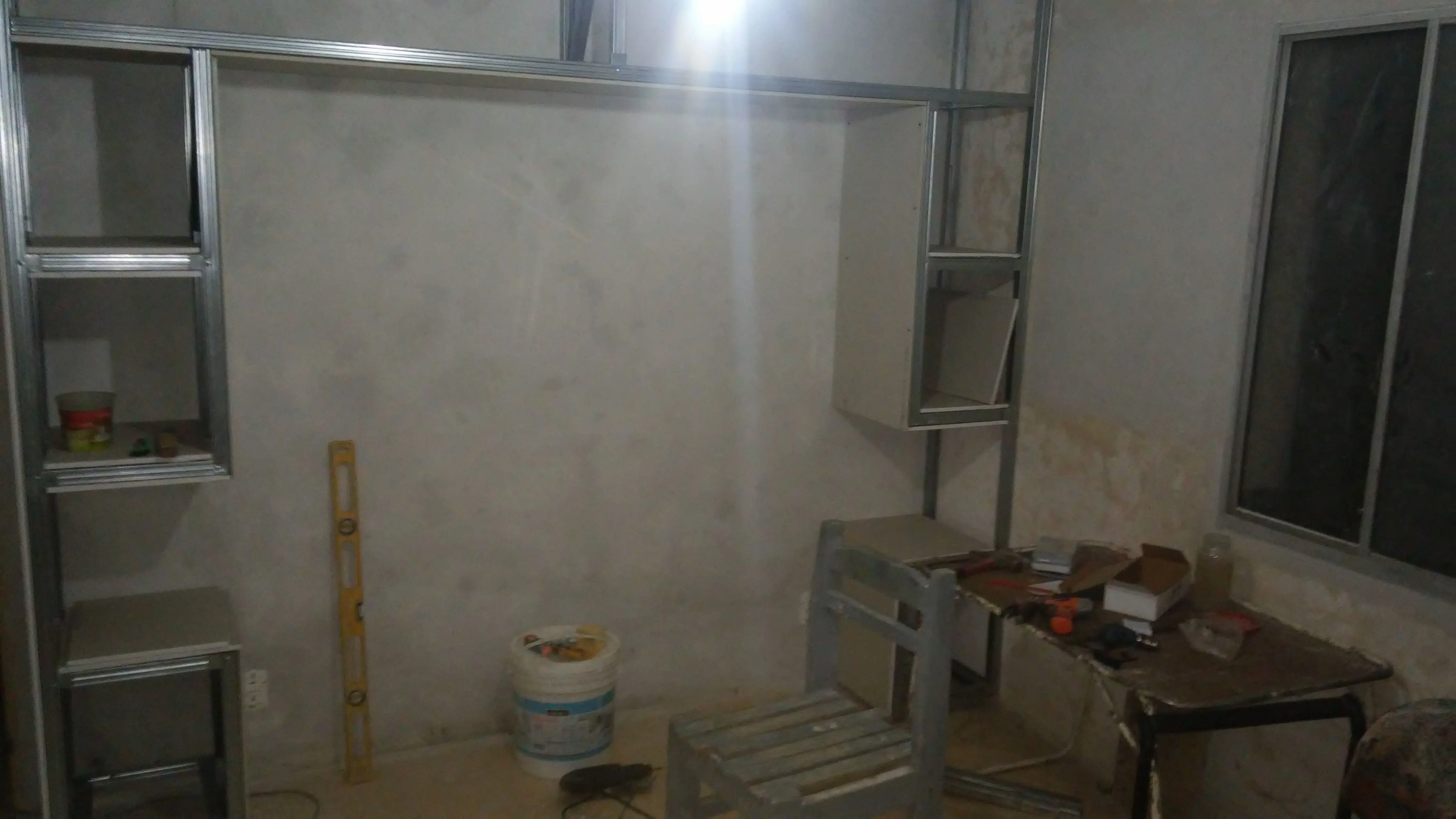 Guarda ropa y mesa de luz en Durlock (certificado)