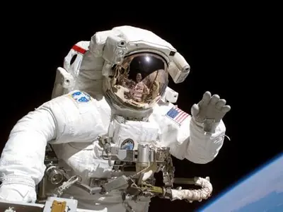El traje espacial de los astronautas mas allá de la técnica El traje espacial de los astronautas mas allá de la técnica