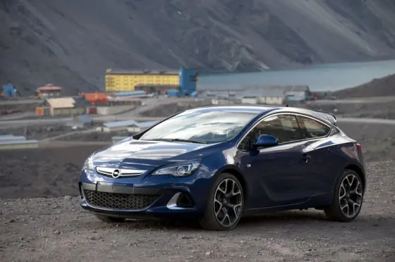 Presentacion Opel Astra OPC + yapa