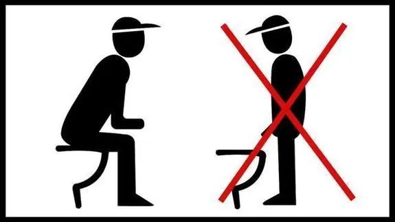 Obligan a hombres a orinar sentados?