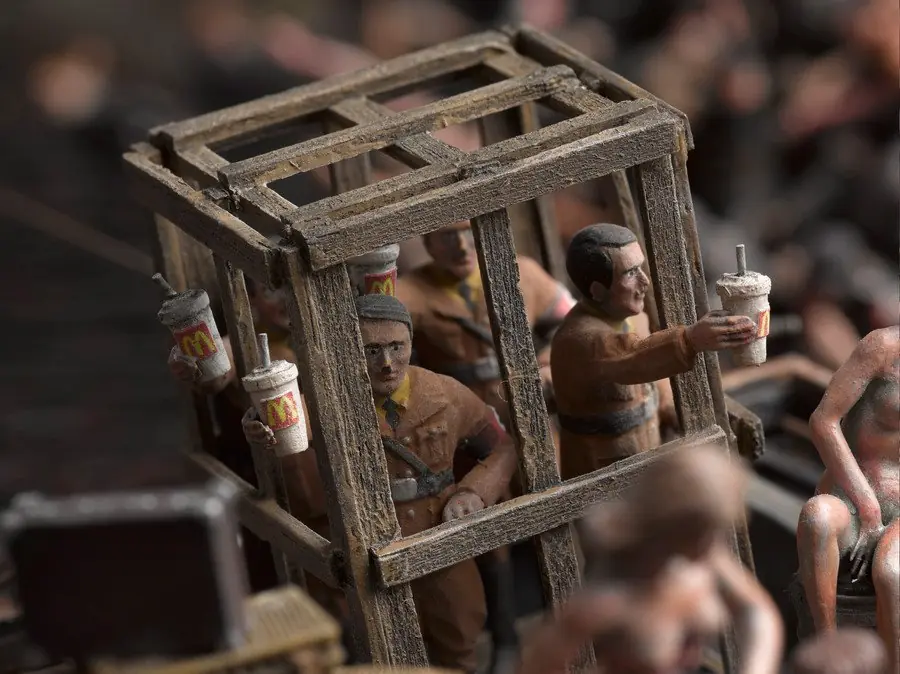 Si Satanas y Hitler abrieran un Mcdonal? Si Satanas y Hitler abrieran un Mcdonal?