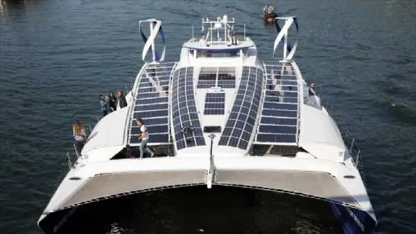 Barco a hidrógeno zarpó para dar la vuelta al mundo