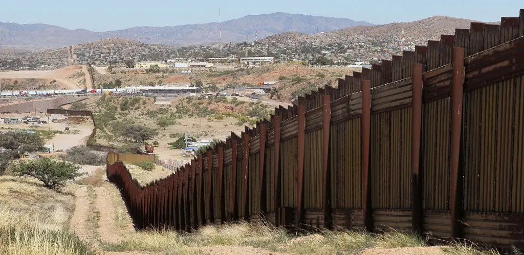 EEUU cobstruye su muro con Mexico. Haz tu protesta aqui