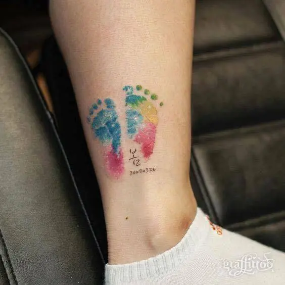 lleva a su hijo tatuado
