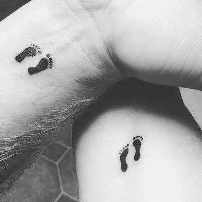 tato de su hijo