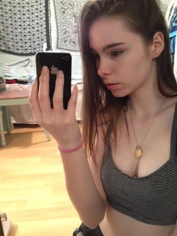 La bella de Julie (@SadKitCat) fotos y redes!
