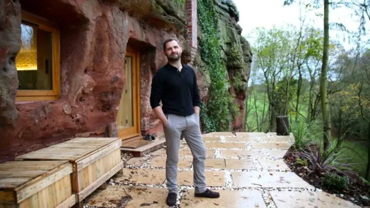 El convirtió una cueva de más de 700 años en la casa