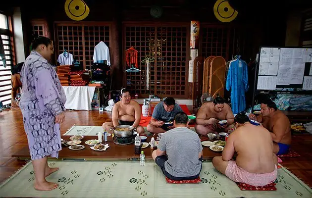 La escalofriante vida secreta de los luchadores de sumo La escalofriante vida secreta de los luchadores de sumo