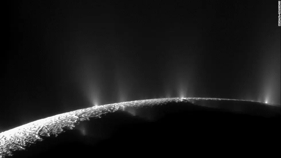 Cómo la vida puede encontrar un camino en la luna de Saturno