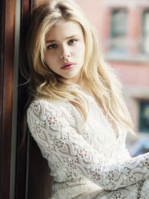 Chloë Grace Moretz vs India Eisley ¿a cual prefieres?