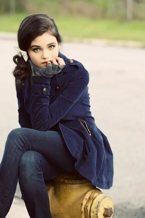 Chloë Grace Moretz vs India Eisley ¿a cual prefieres?