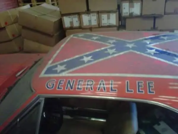 General Lee abandonado en la aduana de la plata