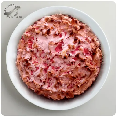 Torta de merengue de grosellas rojas