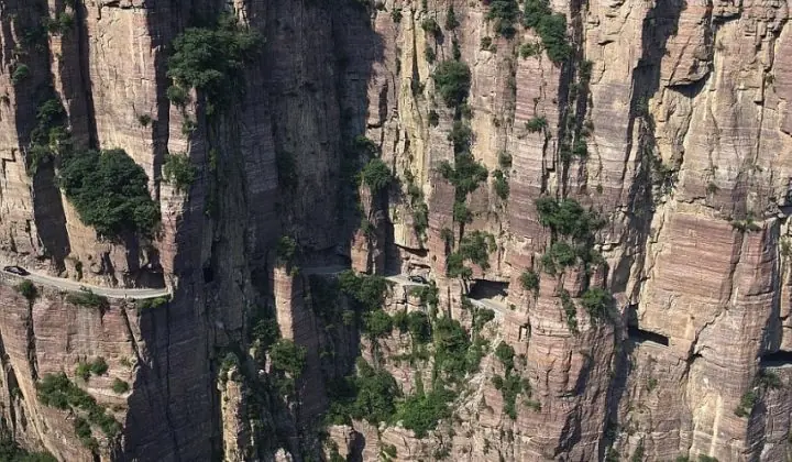 Túnel de Guoliang tallado en una gigantesca montaña de China