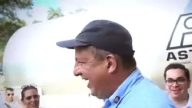 El presidente de Costa Rica se comió una avispa en vivo