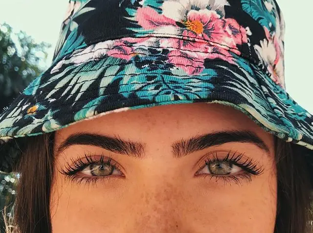 Hermosa youtuber brasilera: Tu novia soñada, conocela