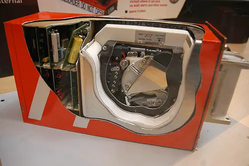 Cómo funcionan las cajas negras de un avión?