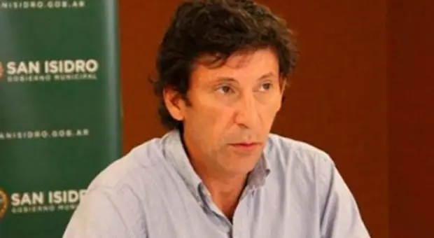 Ayer merendé con un político y es una basura.