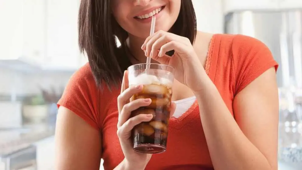 Cómo afectan los refrescos a tu salud bucal
