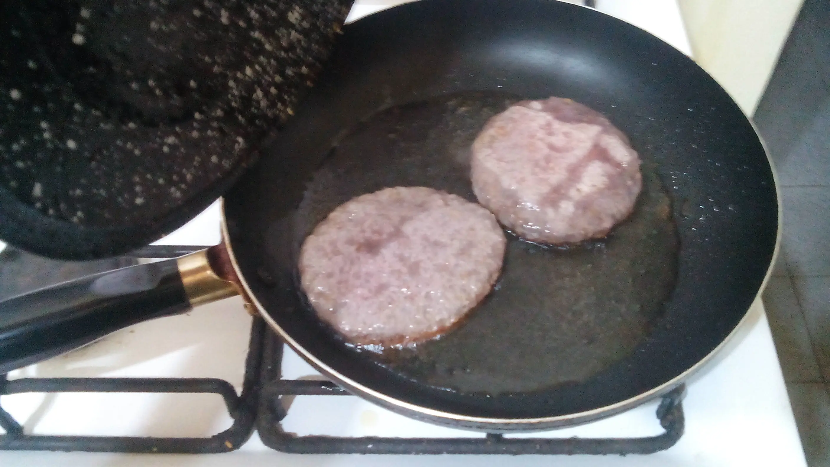Cocine unas hamburguesas patys y te lo muestro