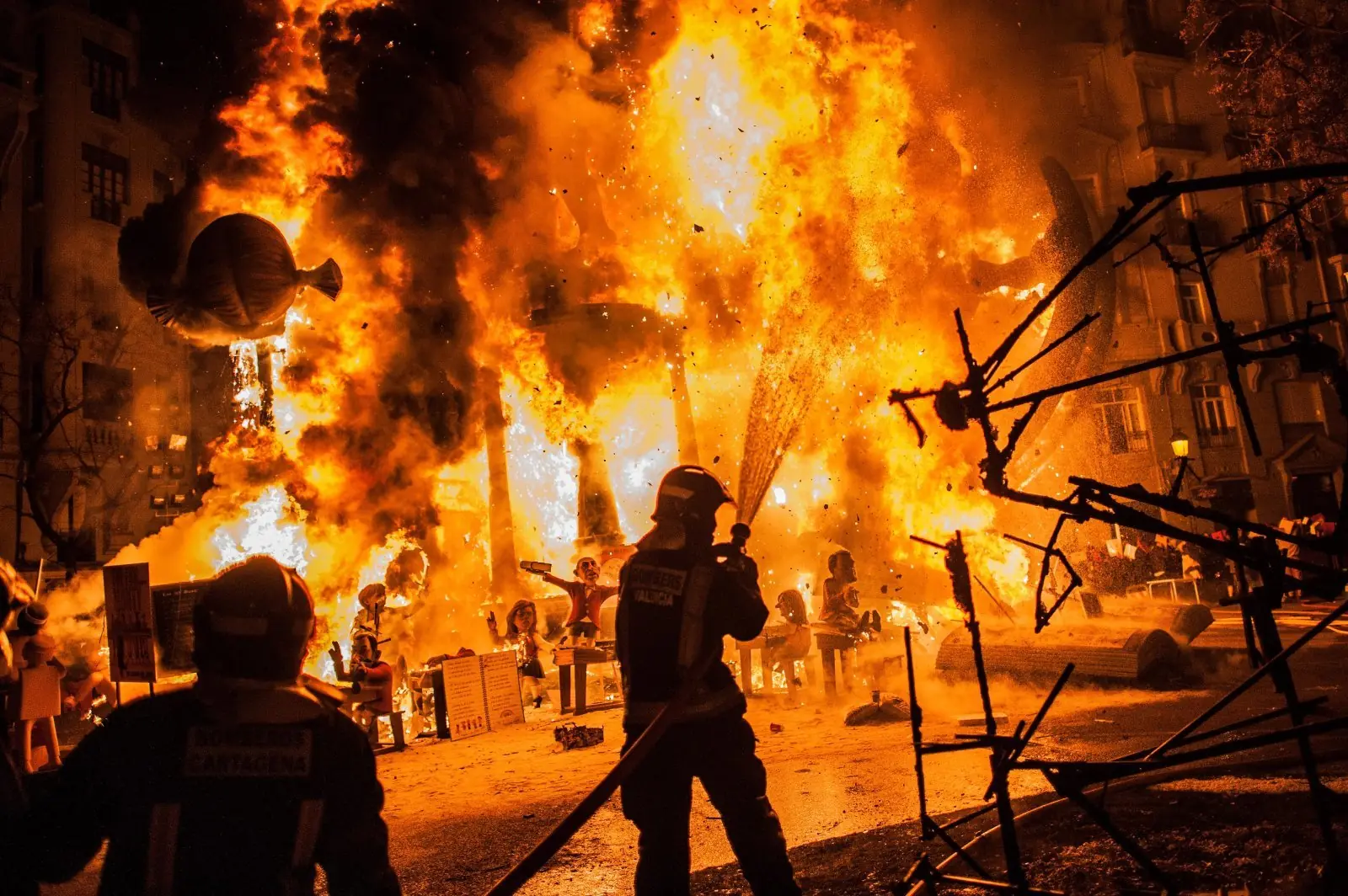 Bomberos del mañana tendrán habilidades casi sobrehumanas