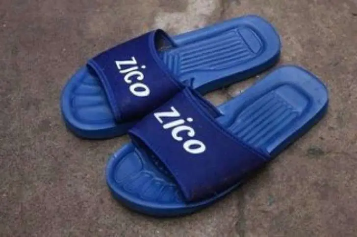 Filipino fabrica geniales juguetes con este calzado