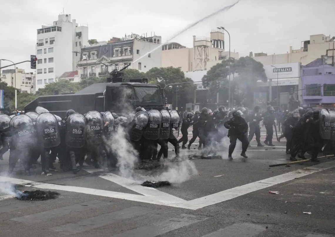 Urgente:PlazaDeMayo vallada y posibilidad de estado de sitio