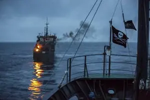 Cacería en el mar: el pesquero ilegal más buscado del mundo