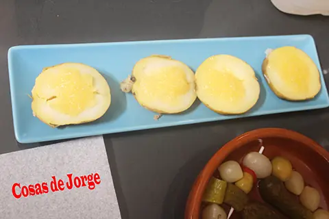 Patatas asadas al microondas con all i oli