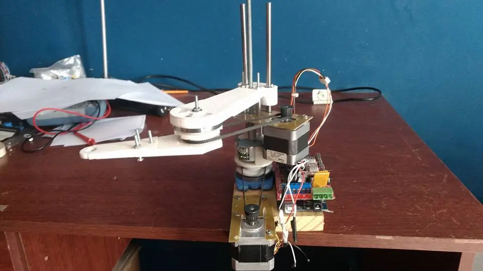 Brazo robotico tipo SCARA (propio)