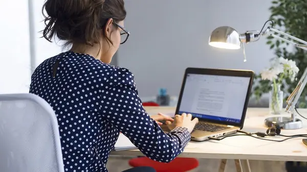 Facebook da becas desarrollo web y análisis de datos