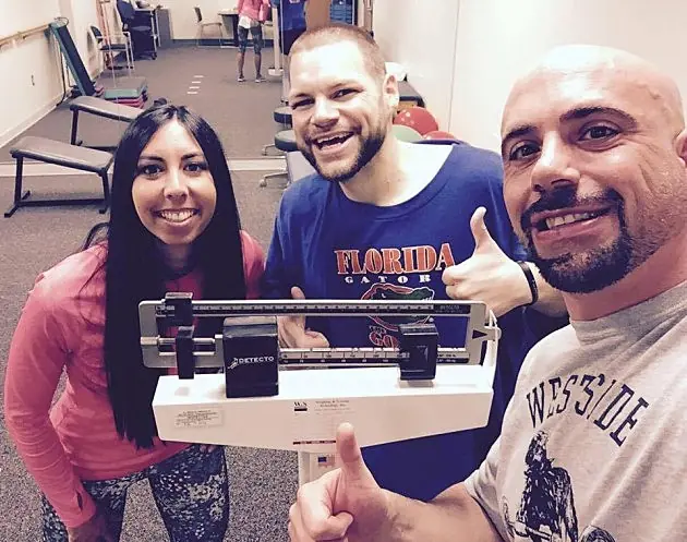 Bajó 191 kilos y le colgaba la piel , se operó y  luce así