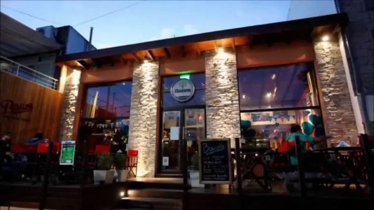 bar