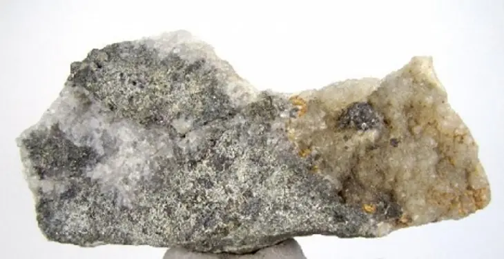 10 Bellos minerales que pueden ser mortales.