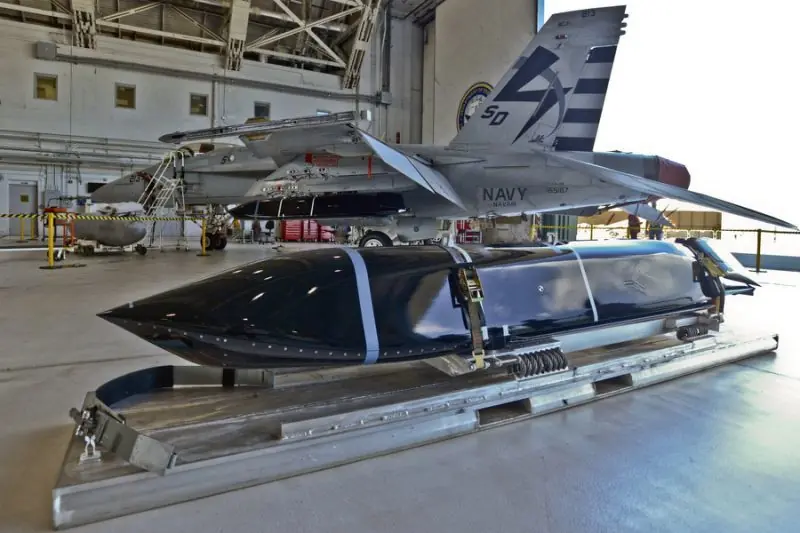 El bombardero B-1 de Estados Unidos y el F-18