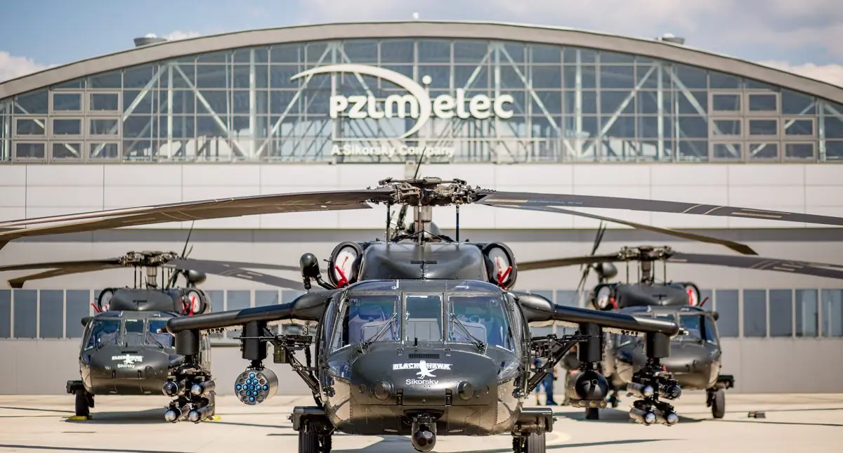 Inspección al 1º Black Hawk S-70i del lote comprado