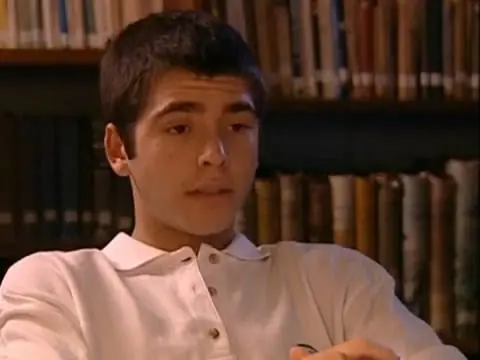 Me tiró la goma en plena clase