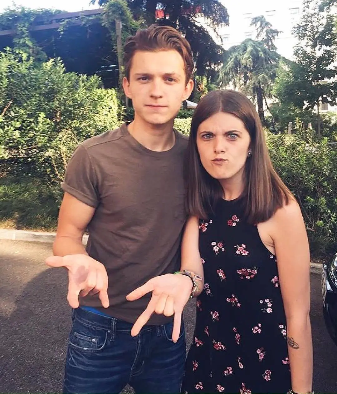 Gente que no logro tomarse una simple foto con un famoso