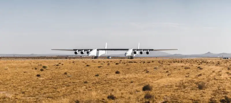 Avión Jet monstruoso para lanzar cohetes al espacio