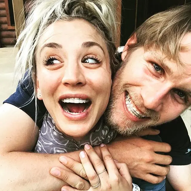 Taringuer@s  la diosa "Kaley Cuoco" volvió a dar el si..