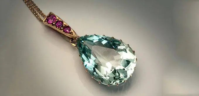 La mejor manera de limpiar joyas de aguamarina en el hogar