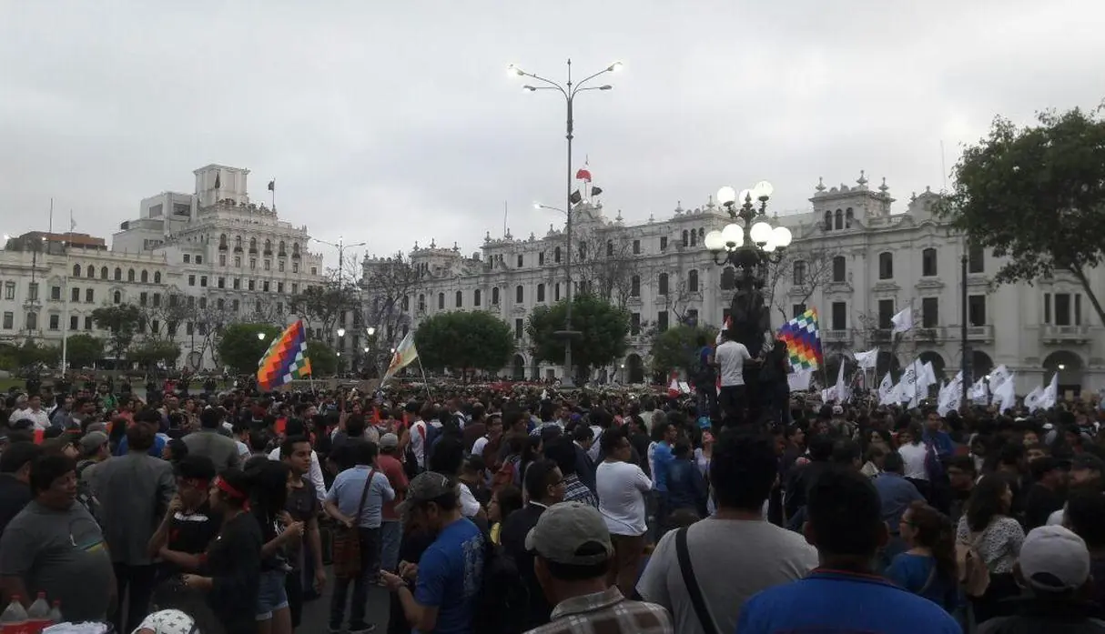 Perú marchó contra el indulto al genocida Fujimori